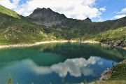 94 Il Monte Corte si specchia nel lago